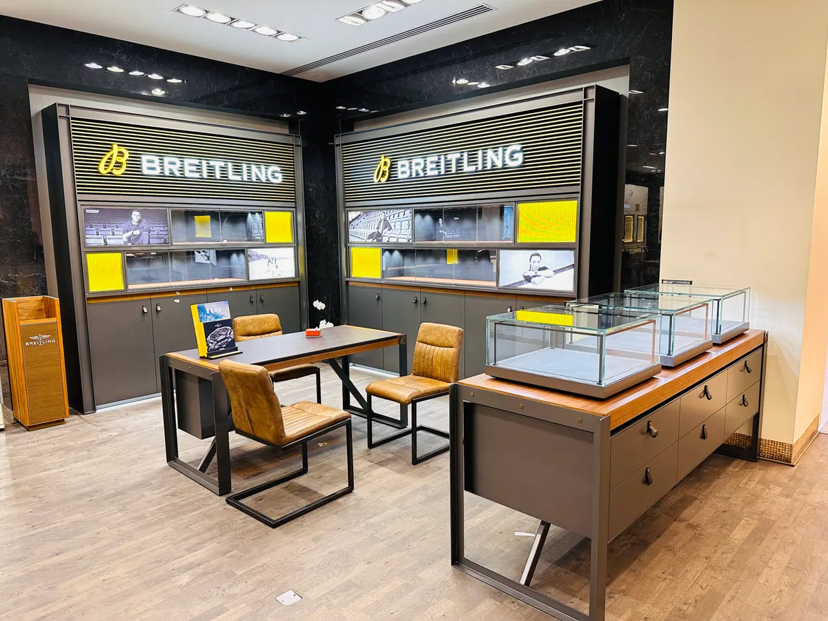 Breitling boutique displays