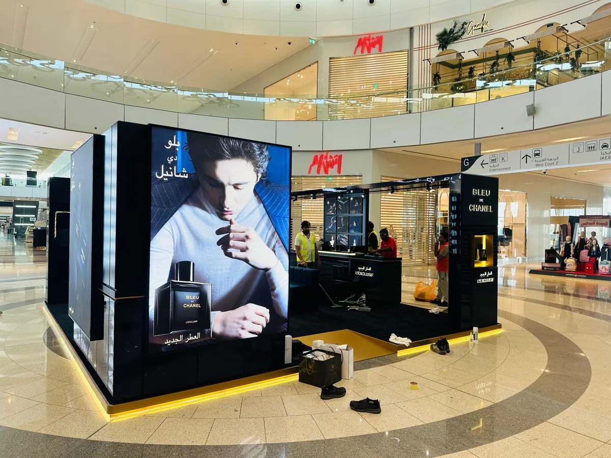 Bleu de Chanel pop-up: On site