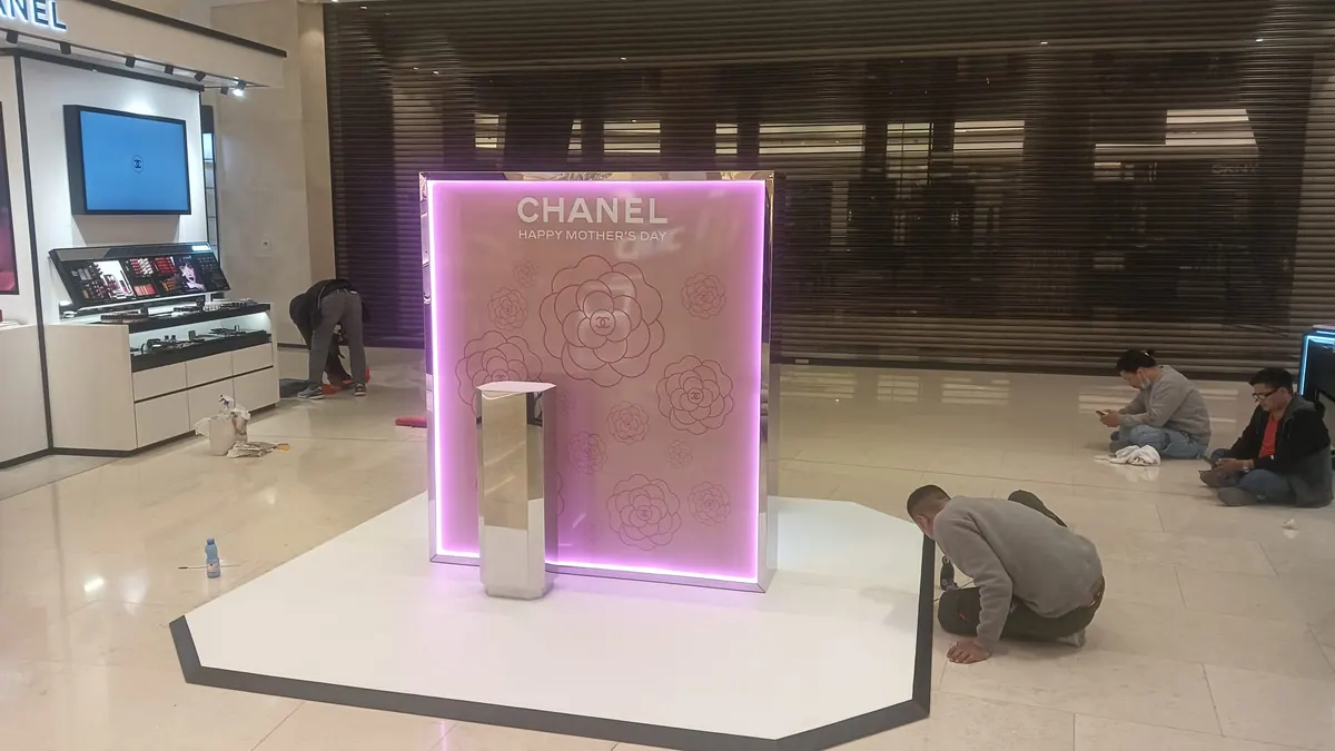 Chanel Chance displays: On site